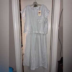 Entro White Striped Women’s 2 piece Pants set